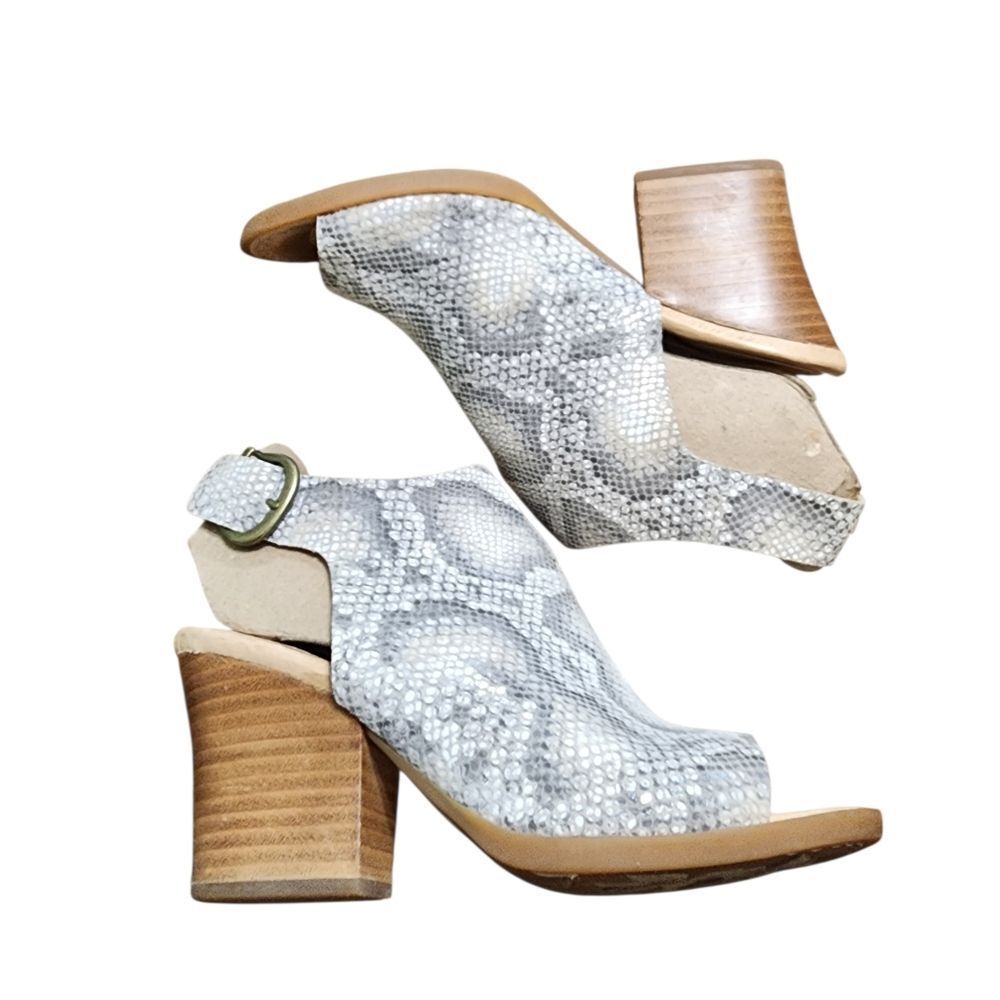 Born Moraine Heeled Sandals Sz 6 Snakeskin Print Leather Open Toe